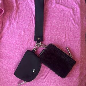 Lululemon Dual Pouch Wristlet
Plush Fleece - Black